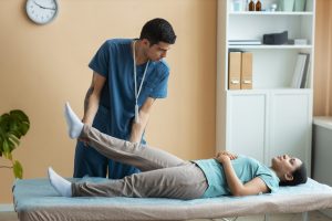 doctor-helping-patient-rehabilitation (7)